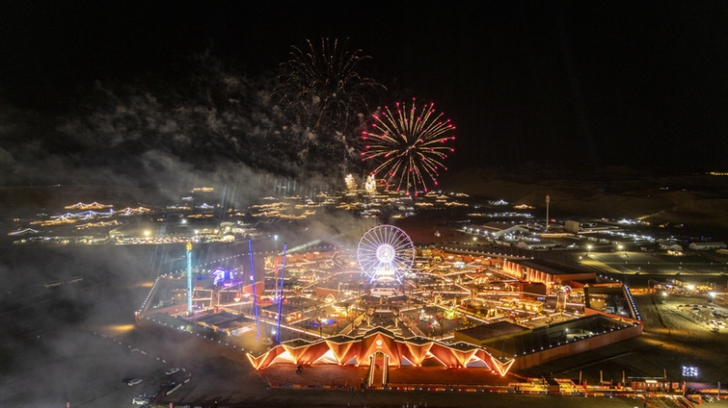 В Абу-Даби в Новый год установили мировой рекорд по самому долгому фейерверку