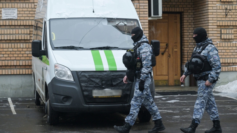 «В установленный законом срок»: приставы передали адвокату Лурье ключи от квартиры Долиной