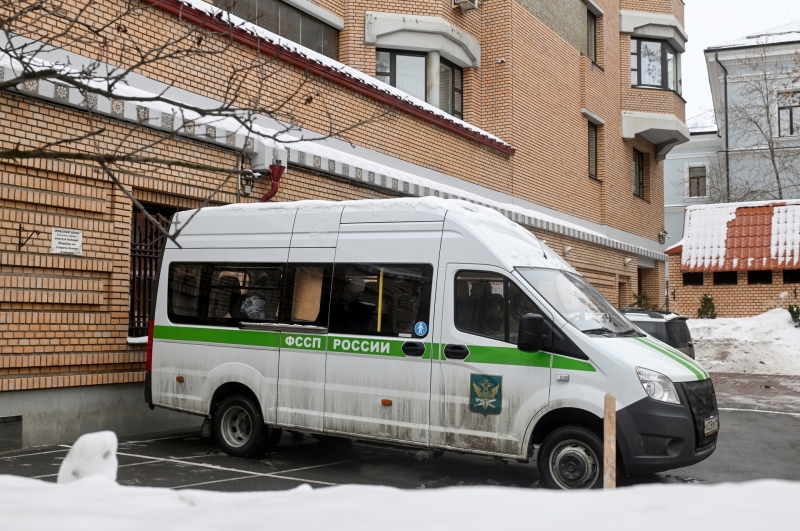«В установленный законом срок»: приставы передали адвокату Лурье ключи от квартиры Долиной