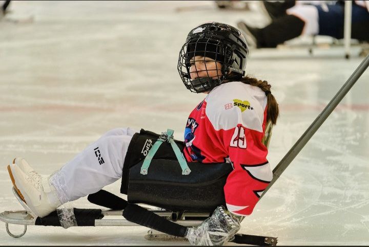 «Вместе к большой победе»: как особенные дети играют в хоккей в ЛНР