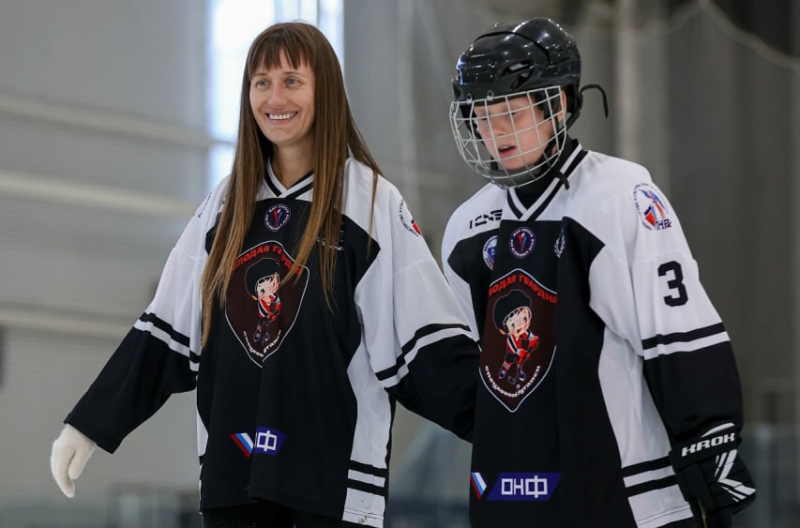 «Вместе к большой победе»: как особенные дети играют в хоккей в ЛНР