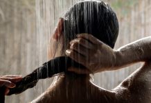 Врач: утра после праздников хорошо начинать с прохладного или контрастного душа