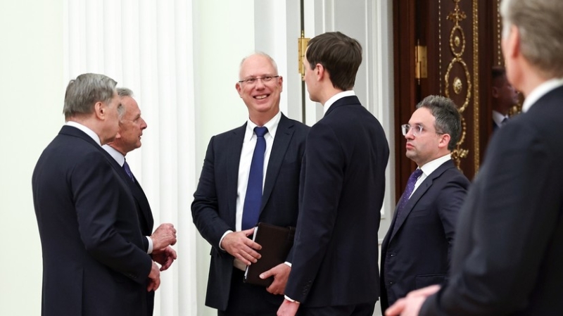 Встреча Путина с Уиткоффом в Кремле продолжается больше часа