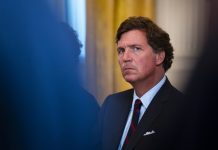 Daily Mail: Такера Карлсона и его сотрудников задержали в Израиле