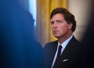 Daily Mail: Такера Карлсона и его сотрудников задержали в Израиле