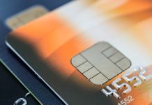 Не больше 20 в одни руки: как в России планируют ограничить выдачу банковских карт