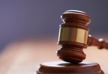 Обвиняемый в совершении теракта на пляже Бонди впервые предстал перед судом