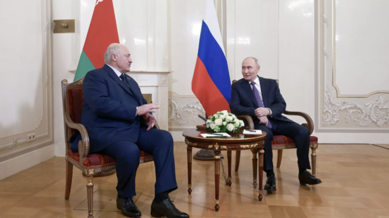 Путин и Лукашенко обсудили международные темы и развитие обстановки в регионе