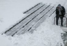 «Рассчитывать на весенние процессы не приходится»: синоптики рассказали, когда в Москве сойдёт снег