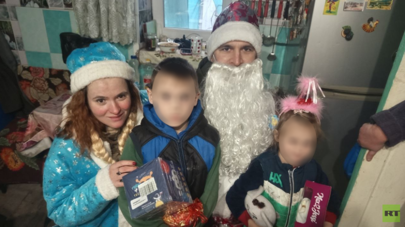 «Родители не могли подойти из-за беспилотников»: почему дети Донбасса иногда получают новогодние подарки в феврале