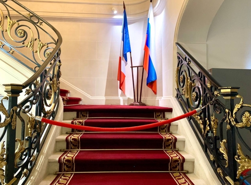 «Россия никогда не закрывала двери для сотрудничества»: посол РФ во Франции — о перспективах отношений двух стран
