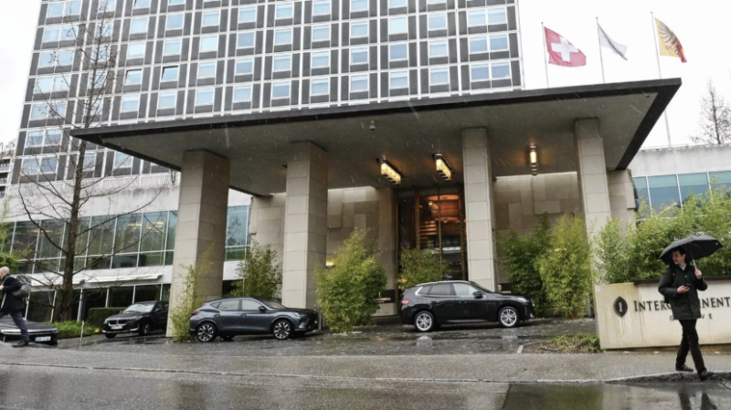 Спецборт с российской делегацией прибыл в Женеву на переговоры