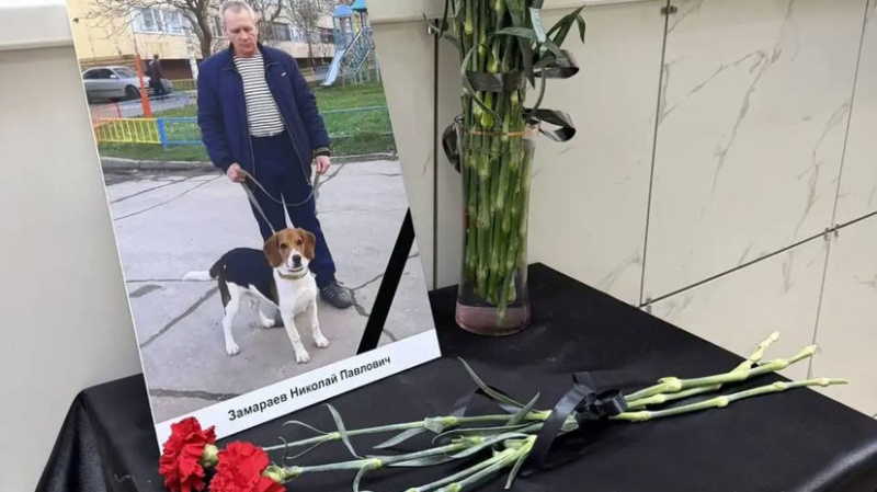«Заблокировал дверь и пополз к кнопке»: в Анапе прощаются с охранником, который ценой жизни спас учащихся от напавшего