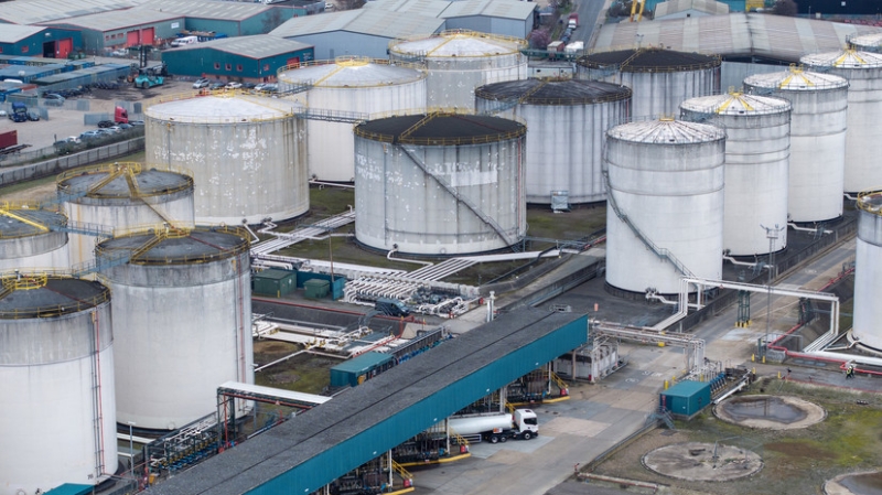 Цена нефти марки Brent на бирже ICE превысила 0 за баррель