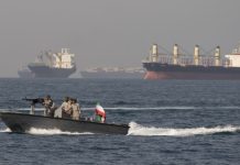 Fox News привёл данные CENTCOM о том, что Ормузский пролив не закрыт