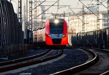 Источник RT: электричка насмерть сбила человека в Москве