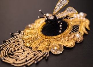 Почему вышивкa в дизaйнe интepьepa снова на волне и как использовать золотное шитьё, чтобы создать премиальный образ дома