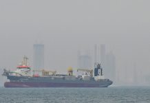 КСИР пригрозил уничтожить любое судно, пытающееся пройти через Ормузский пролив