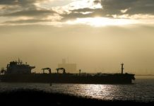 КСИР заявил, что не допустит экспорта «ни одного литра» нефти из региона в США