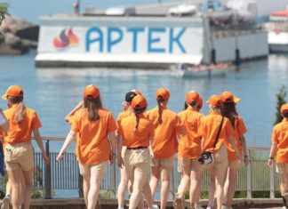 Миронов предложил давать отличникам бесплатные путёвки в детские лагеря