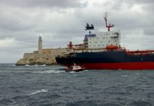 На Кубе начали разгружать спасительную нефть