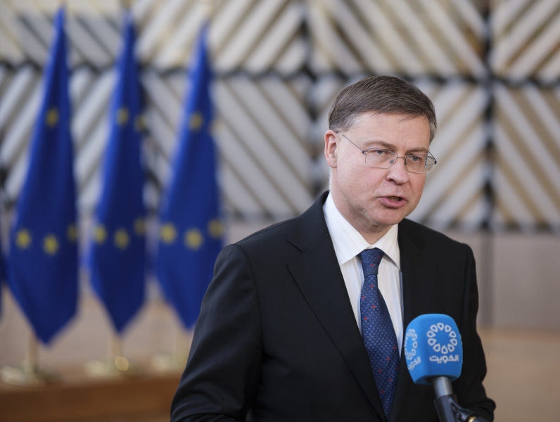 «Политическая шизофрения»: почему в ЕС призывают к давлению на Россию на фоне энергокризиса