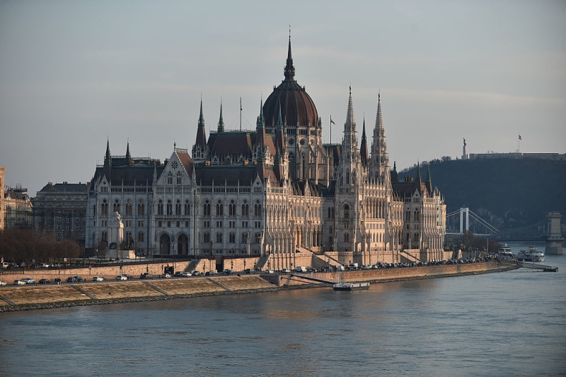 «Проявляет хамские наклонности»: как Зеленский пытается оправдаться после угроз Орбану