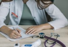 Сенатор напомнил о правилах оказания медпомощи для детей из многодетных семей