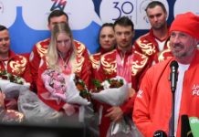 «Устали, но держались до последнего»: российские паралимпийцы триумфально вернулись домой и ждут встречи с президентом