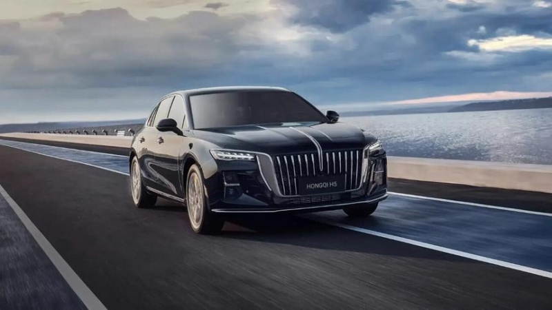 В России подорожали три модели Hongqi