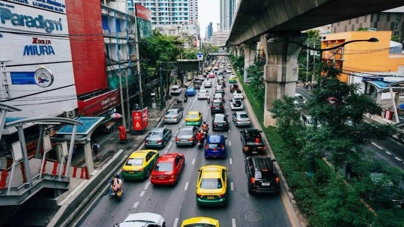 Автомобилистам Японии назвали способ экономии топлива и семейного бюджета