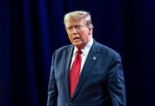 «Большие проблемы»: Трамп вновь бросил угрозу Китаю