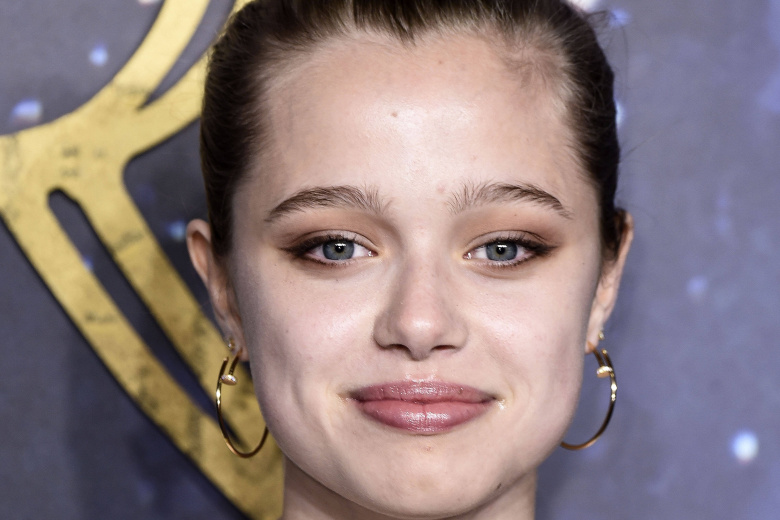 Дочь Питта и Джоли снялась в музыкальном клипе