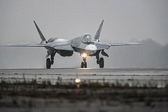 Истребитель Су-57 и бомбардировщик ПАК ДА