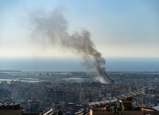 Израильский военный расправился со статуей Иисуса Христа в Ливане