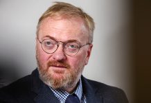 Милонов грубо отреагировал на угрозу Бони