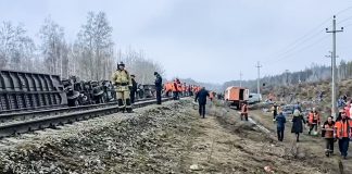 Названа предварительная причина схода с рельсов поезда Москва — Челябинск