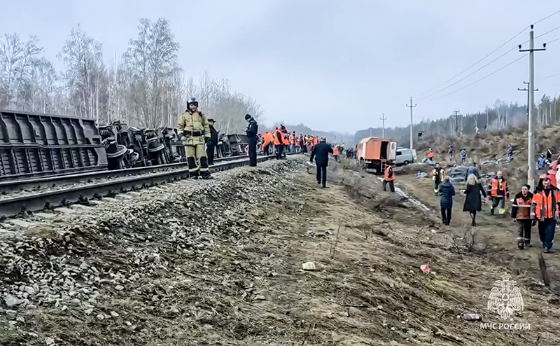 Названа предварительная причина схода с рельсов поезда Москва — Челябинск