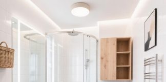 Дверь в ванную комнату: как выбрать идеальный вариант для вашего дома