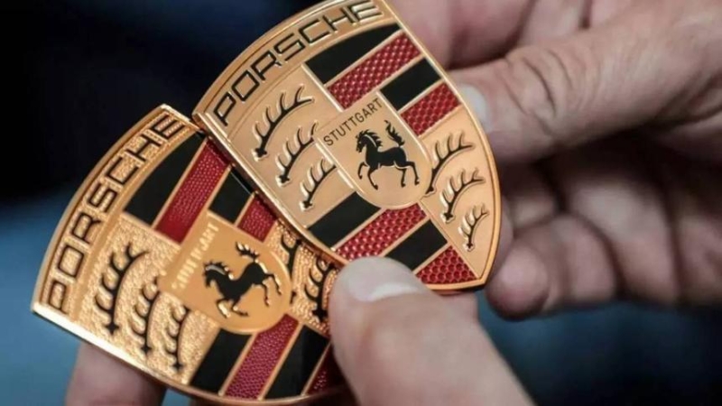 Porsche вынуждена продать свои доли в Bugatti и Rimac