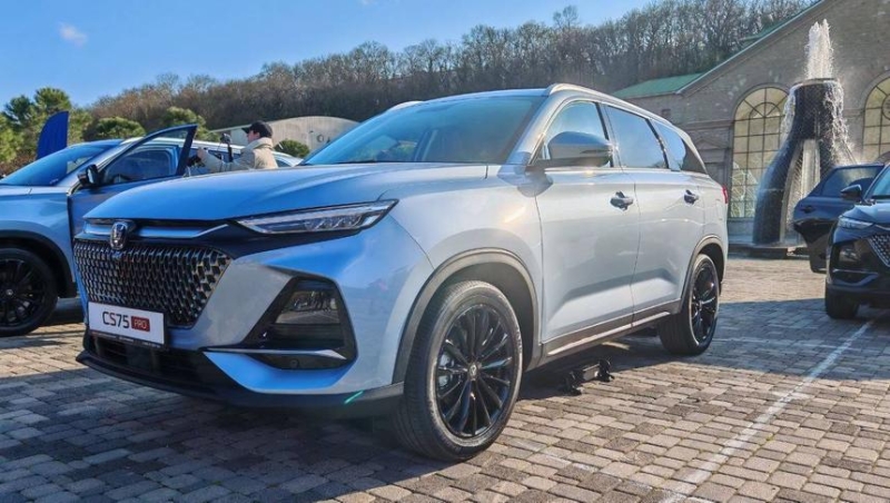 Россиянам назвали цены на новый Changan CS75 Pro