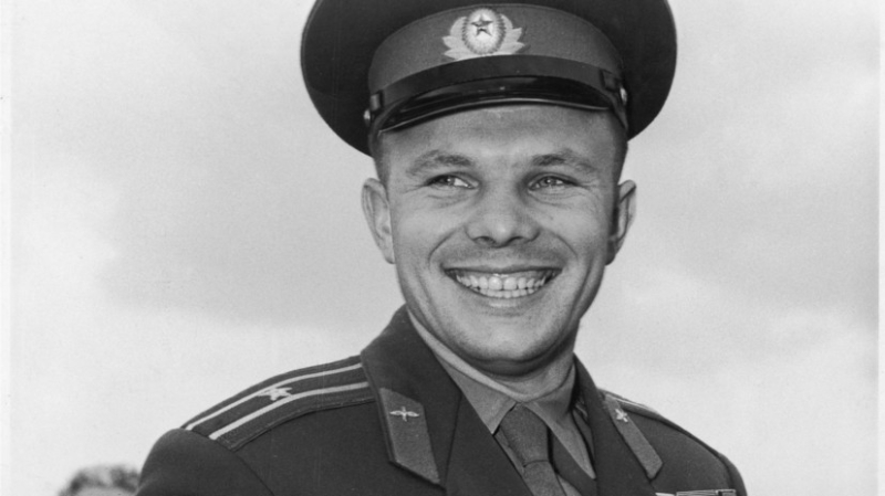 «Скорее включай радио, твой Юра в космосе!»: эксперт музея Гагарина — о славе, характере и принципах первого космонавта