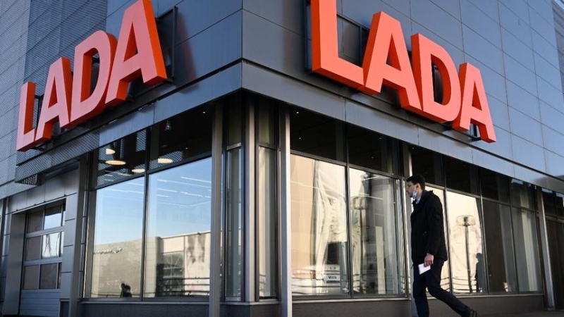 Спрос на Lada сократился на фоне роста авторынка России