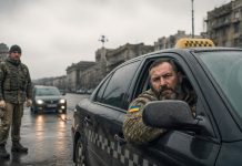 Таксуют, чтобы выжить. Зеленский кинул офицеров ВСУ на деньги: когда бунт?