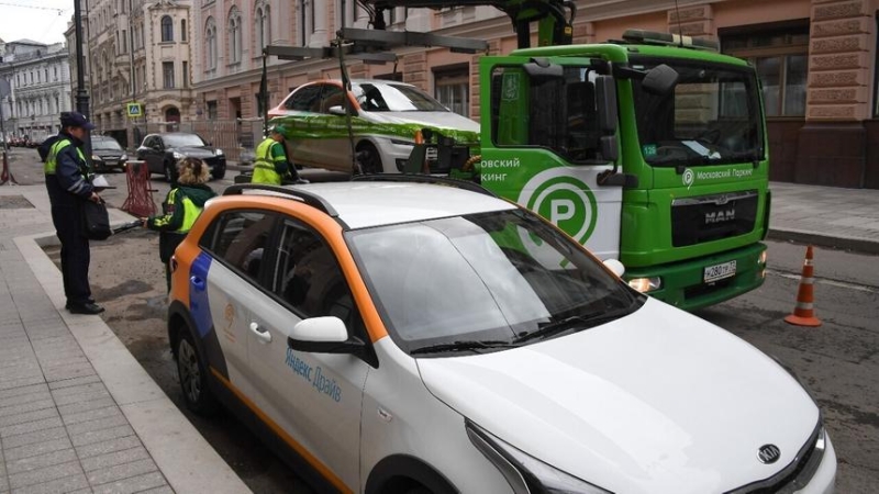 В Госдуме призвали предупреждать водителей об эвакуации их машин