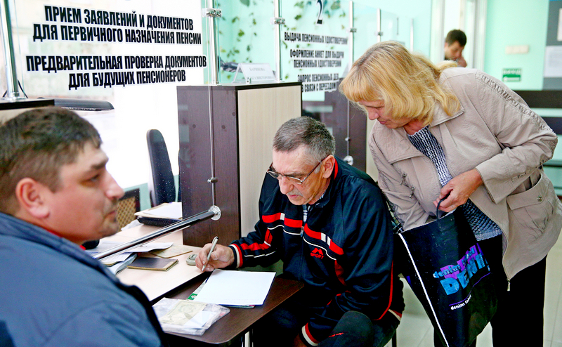 В КПРФ оценили слухи о повышении пенсионного возраста из-за «дыры» в Социальном фонде