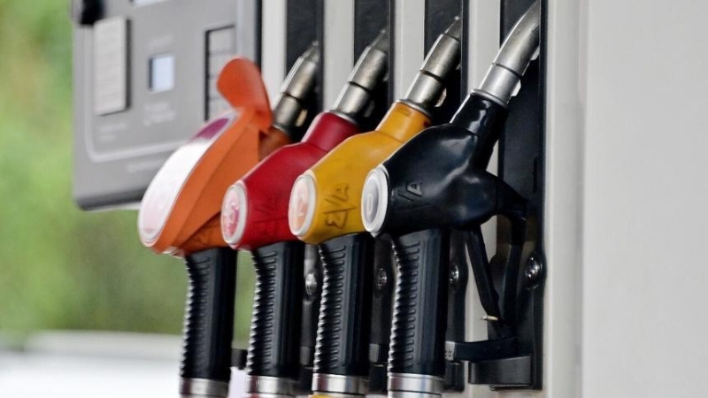 В России высмеяли идею запрета продажи бензина подросткам