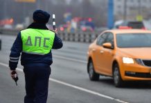 Водителям напомнили о риске лишиться прав из-за кефира и конфет