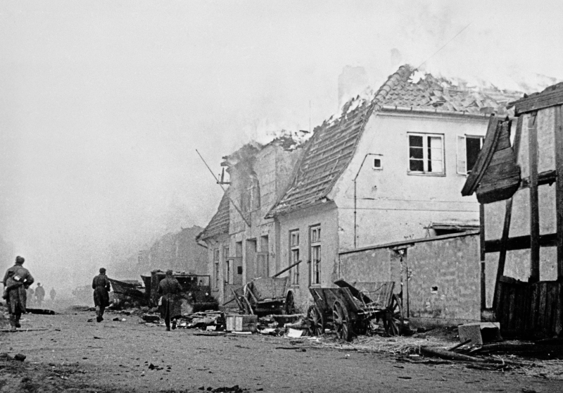 9 июня 1945 учреждены медали &laquo;За взятие&raquo;