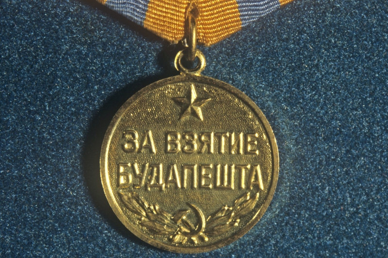 9 июня 1945 учреждены медали &laquo;За взятие&raquo;